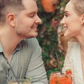 Da li ste čuli za „praktični dejt“? „Zumeri“ sve češće izlaze s osobama koje im nisu nimalo privlačne: Opušteni sastanci bez…