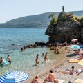 Црногорци планирају нерадни петак једном месечно: Ево како би продужени викенд функционисао