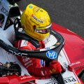 Hamilton kažnjen pomeranjem za tri mesta zbog ometanja na stazi