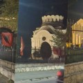 Kancelarija za KiM: Na ogradi crkvenog poseda u Lipljanu okačene zastave UČK