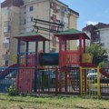 Klupa na mobilijaru igrališta