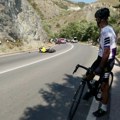"Motociklista leži, čeka se Hitna pomoć": Saobraćajna nesreća na putu Čačak - Gornji Milanovac, jedna osoba teško…