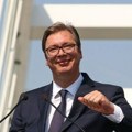 Vučić u "Hit tvitu" obećao po 10 hiljada dinara za srednjoškolce