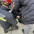 Ватрогасци спасили дечака у Врању: Нога му се заглавила у шахти, а онда су му у помоћ прискочили они