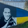 Portreti Navaljnog u Beču na zidu iza spomenika sovjetskim herojima: "Obeležava sećanje na žrtve diktature"