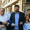 „Ovo nije incident, pokazuje povezanost režimskih medija s nasiljem“: Opozicija ispred „Srpskog telegrafa“ zbog napada…