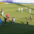 Tuča policije i huligana pred stadionom, odjekuju eksplozije! Haos na Partizanovom gostovanju u Novom Pazaru