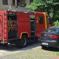 Kurir na licu mesta, prve slike požara na Dorćolu: Planulo potkrovlje stambene zgrade, vatrogasci se bore sa stihijom na…