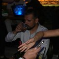 Bora Santana u društvu fatalne devojke: Razvodi se od Milice Kemez, nazdravlja alkoholm, a ona se ne odvaja