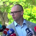 "Oni koji su palili međunarodna vozila danas su u vladi": Simić (Srpska lista): "Uvek smo pozivali na mir"
