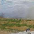 Izbio Požar u Sečnju: Vatra guta njive, sve zadimljeno od vatre (video)