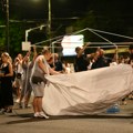 BLOG UŽIVO Opsadno stanje na fakultetima širom Beograda, hitan poziv studenata na protest ispred Filozofskog u 19h. U centru…
