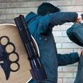 Dečak (16) brutalno pretučen: Nekoliko vršnjaka ga napalo u parku u Rakovici, on se od straha onesvestio