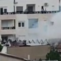 Zapalila vatru u kaminu, pa izazvala požar: Haos u Pančevu: Zapalio se krov kuće (video)