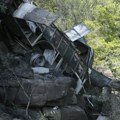 (VIDEO) Školski autobus pao s litice u Kolumbiji: Poginulo najmanje 12 putnika, a 20 povređeno