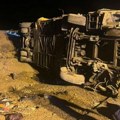Autobus se prevrnuo na auto-putu, najmanje 13 mrtvih Strašan prizor nakon nesreće u Iranu (foto)