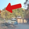 Strašna scena! Motorom sletela pravo u provaliju: Svi se hvataju za glavu kad vide snimak