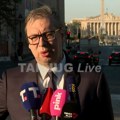 Председник Вучић се обратио из Париза: "Тешко је прогнозирати у свету у коме правила више нема“