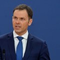 Siniša Mali obećao da će biti skinut bilbord sa palate Albanija koji ugrožava ptice