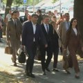 Nikola Selaković sa advokatima stigao na suđenje, ispred Specijalnog suda protest studenata