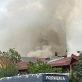 Požar u tržnom centru na Novom Beogradu: Gust dim i borba vatrogasaca