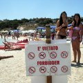Gotovo je, umro paradajz turizam! Vlasnici plaža preturaju po torbama i otimaju hranu, na ovu plažu na Jadranu više ne smete…