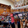Opozicija uz vuvuzele u Skupštini traži izbore: Da li je sve izvesniji izlazak na glasačka mesta u decembru