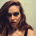 Српска певачица ујела мајку: Тврди да је мајка потегла нож на њу: "Предајем се полицији у уторак, кријем се од мужа"