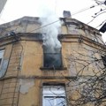 Izbio požar u stanu, dve osobe zbrinute zbog udisanja dima