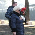 Prijatelji teše Zoricu Marković na sahrani njenog prvog muža: Stigli i poznati kompozitor i Tragač iz "Potere"