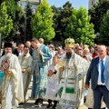 Leskovčani obeležili Svetu Trojicu: U gradu na Veternici liturgija, svečana litija i prijem povodom slave grada (foto)