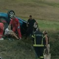 Auto se prevrnuo na krov, vatrogasci na licu mesta: Saobraćajna nesreća kod Užica