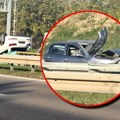 Stravične scene posle sudara na mostu kod Beške: "Audi" prevrnut nasred puta, drugi auto smrskan do neprepoznatljivosti -…