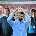 FOTO Đoković, Vidić, Gudurić, Berić… Nastavi niz: Sportisti pumpaju, transparent u Nišu oduševio sve