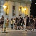Nastavljaju se protesti u Zrenjaninu: „Kao besni psi razvukli su našu decu po ulicama“