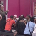 Тек што су се уселили Осморо такмичара избачено из Беле куће, стигло хитно саопштење продукције