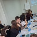 Polaznici prve škole novinarstva u Gračanici zakoračili u svet medija: Dobrodošlicu im poželeo predsednik Udruženja novinara…