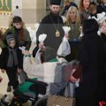Božić kao dar ljubavi: Episkop Petar uručio paketiće deci u Hramu Svetog Save