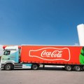 Coca-Cola HBC Srbija podstiče razvoj logistike sa niskim emisijama: Prvi električni šleperi na jednoj od najdužih ruta u…