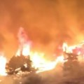 (Video) Snimci pokazuju razmere apokalipse na popularnom hrvatskom ostrvu: Vatra guta sve pred sobom, nebo je narandžasto…