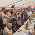 "Šatorska kampanja" širom Srbije: Kako SNS narodna veselja pretvara u predizbornu akciju
