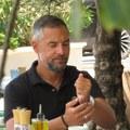 (Foto) Uhvatili smo Nemanju Stevanovića na plaži u Crnoj Gori: Za mesec dana se bez oklevanja odselio iz Beograda, a evo kako…
