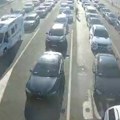 Na graničnom prelazu Batrovci putnička vozila čekaju tri sata na izlaz
