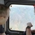 U gašenju požara na Stolovima dejstvuje i helikopter, i dalje aktivna dva fronta