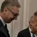 (Foto, video) Vučić se sastao sa makronom! Srdačan doček u Francuskoj: Prisustvuje večeri u Jelisejskoj palati sa brojnim…