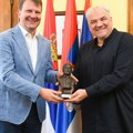 Mirović uručio Nagradu „Mihajlo Pupin“ operskom pevaču Željku Lučiću