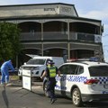 Pet osoba poginulo kada je automobil uleteo na terasu paba u Australiji