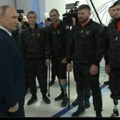 (Video) Isplivao putinov najbizarniji snimak: "Pogledajte osmeh, on je psihopata": Zbog jednog pitanja vojnicima je bilo…