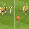 Dušan Tadić se umalo potukao na terenu: Fenerbahče u velikom problemu, saigrači se ne podnose