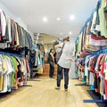 Ne treba novo - može i polovno! Ljudi poludeli za kupovinom već nošenih stvari - Evo gde ih najviše pazare